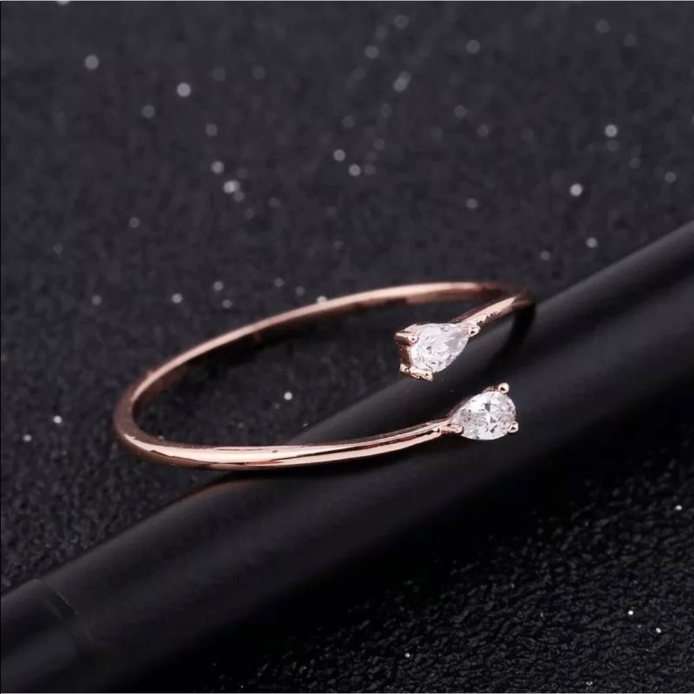 ⭐️Rose gold and crystal ring - Picture 6 of 7